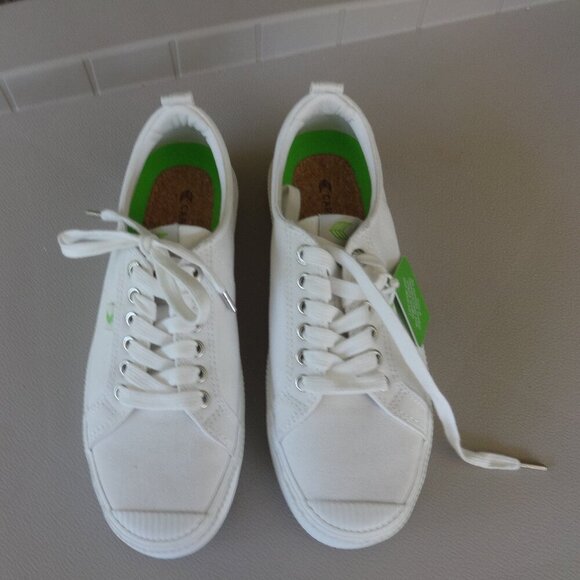 Cariuma  off White sneakers size  W. 10.5, M 9, lace up, cork padded insole, NWT - Picture 1 of 16
